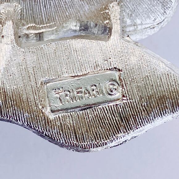 Vintage Abstract Trifari Brooch MCM Signed Silvertone Layered Modernist Flower - Picture 7 of 10